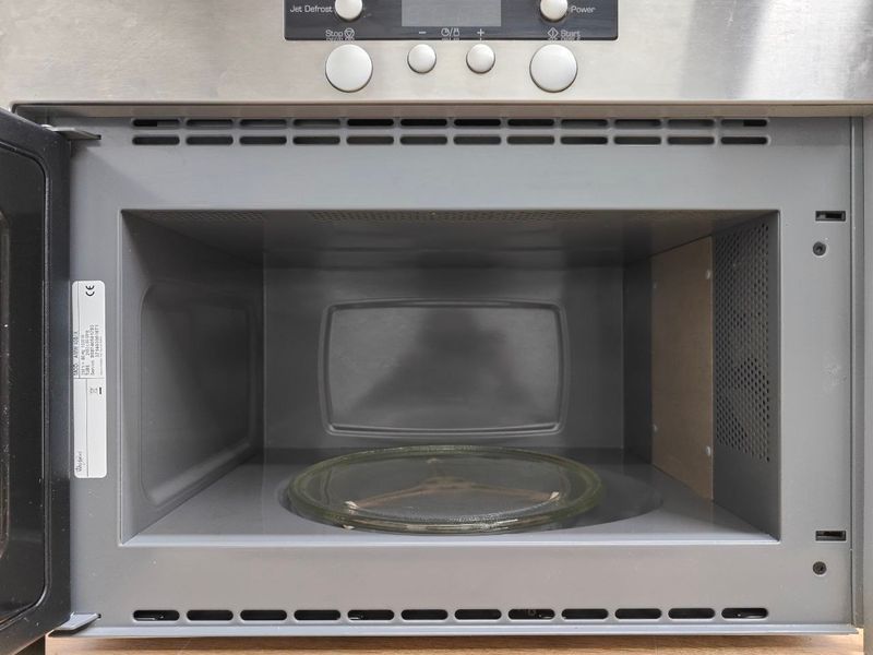 Микроволновая печь встраиваемая Whirlpool AMW405IX1300W sn 371403001671 000050684 фото