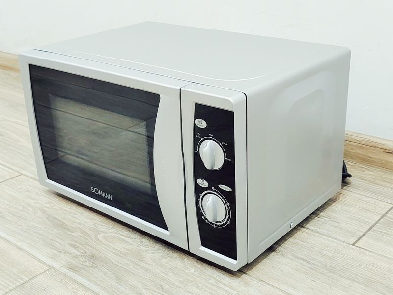 Мікрохвильова піч Bomann MW 2235 CB 1050w 000044993 фото