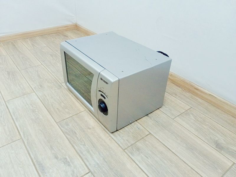 Мікрохвильова піч Sharp R 212U IN 1240w sn 021081301 000039619 фото