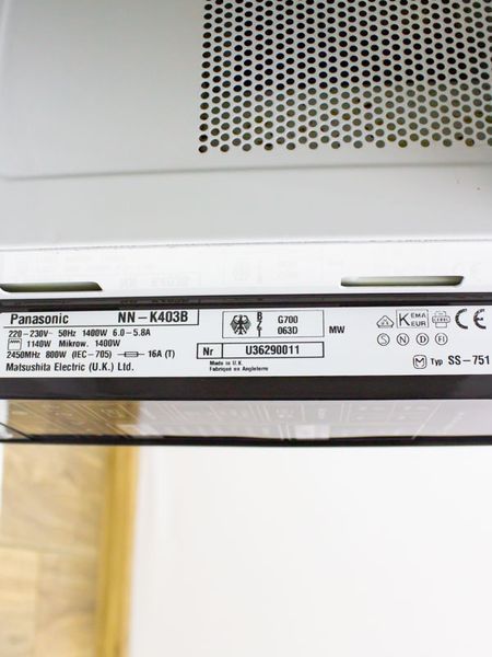 Мікрохвильова піч Panasonic NN K403B 1400w гриль 1140w sn U36290011 000028750 фото
