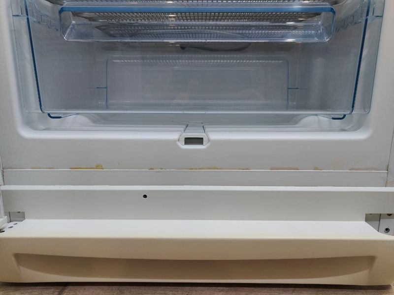 Морозильна камера Electrolux EUC31300W 268л 100W sn 74502046 n608 000052759 фото