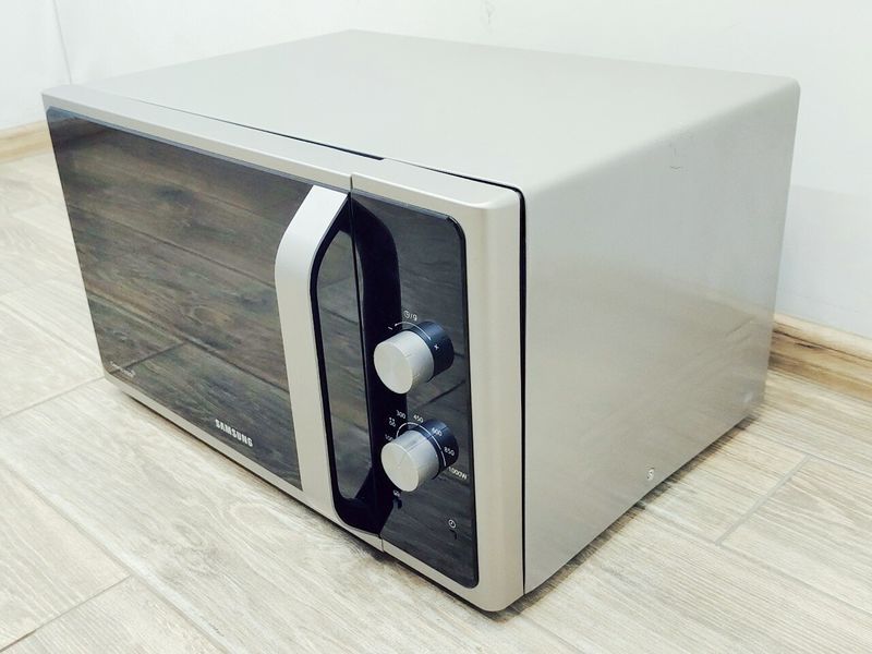Мікрохвильова піч Samsung MS28F303EFS 1000w 28л sn 0A307WRRC00127 Silver 000043084 фото