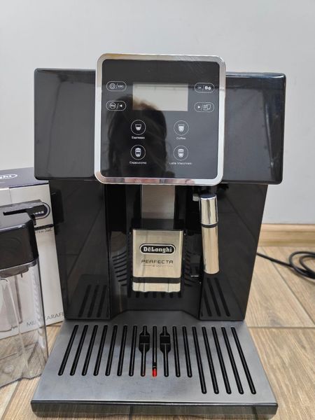 Кавомашина Delonghi Perfecta EVO ESAM420.40.B 1350W sn 03528 000051788 фото