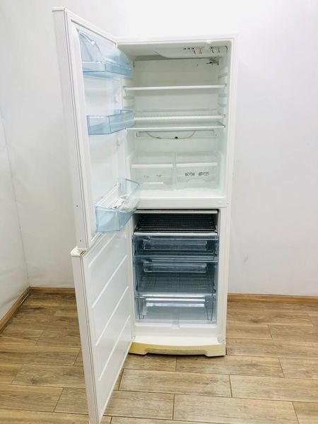 Холодильник двокамерний Electrolux ERB34250W8 188+118 л 160w sn 82500515_п13_н319 000045576 фото