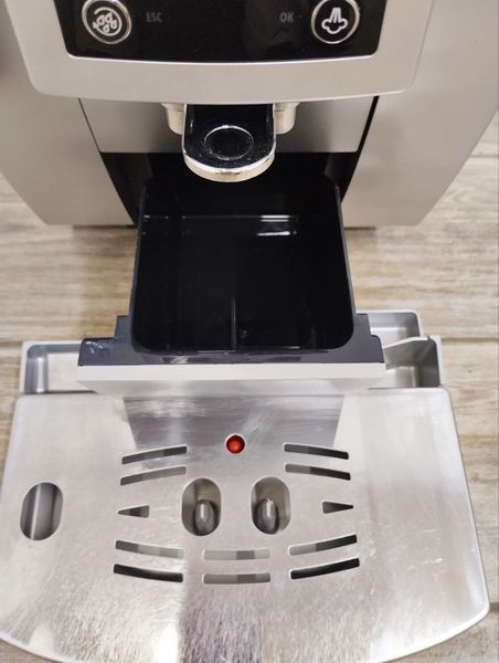Кавомашина DeLonghi ECAM23 420 SB 1450W sn 72025 000047876 фото
