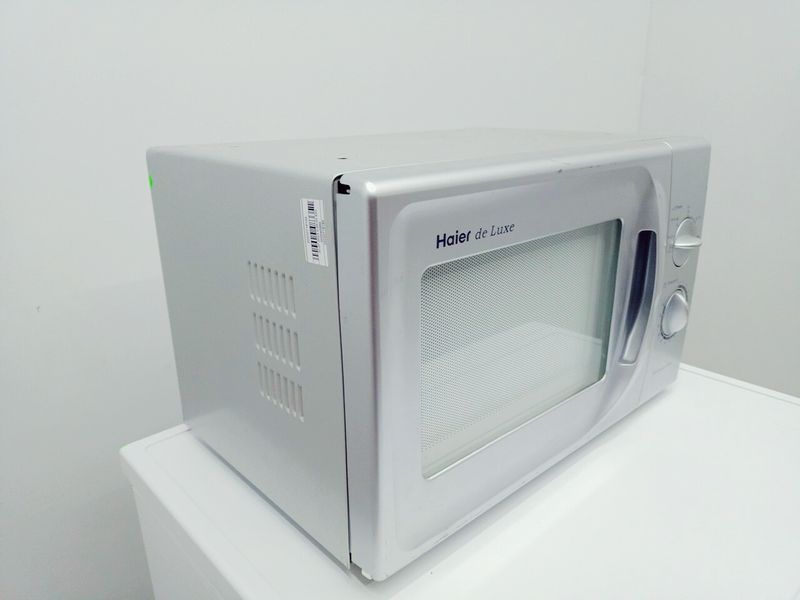 Микроволновая печь Haier HR 6752TH 000040989 фото