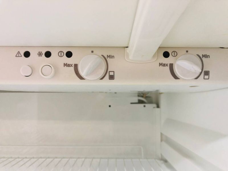 Холодильник двокамерний Electrolux ERB34250W8 188+118 л 160w sn 82500515_п13_н319 000045576 фото