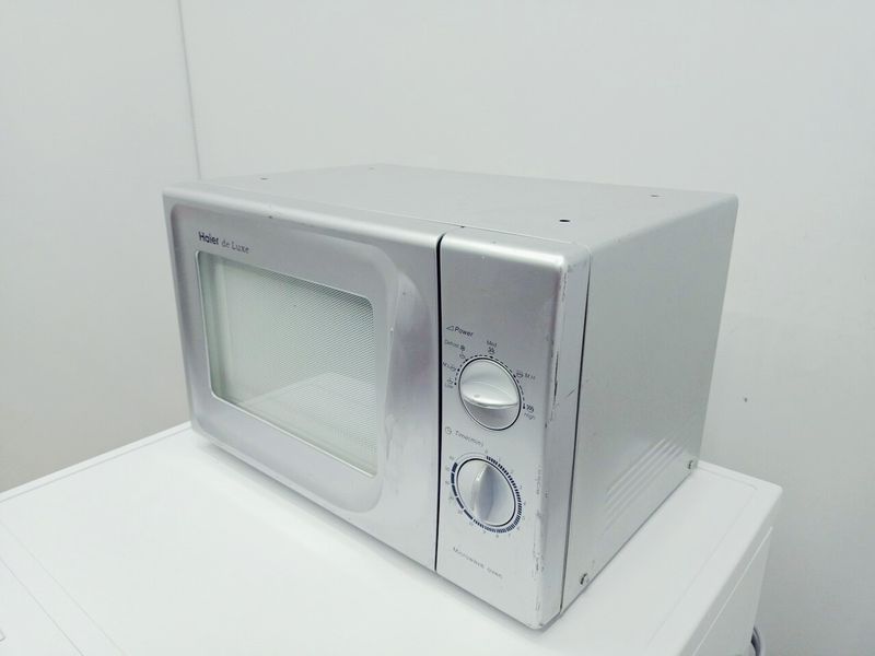 Микроволновая печь Haier HR 6752TH 000040989 фото