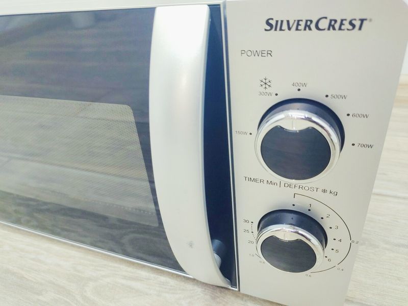 Мікрохвильова піч SilverCrest SMW 700 D3 1100w sn 0100979 000032256 фото