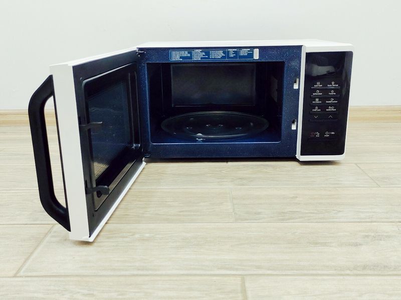 Мікрохвильова піч Samsung MS23K3515AK 800w 23л sn 0BJV7WDT705711 White 000043081 фото