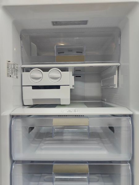 Морозильная камера Samsung RZ90FSSW 270л 190W sn V13843AC700336M n596 000052766 фото