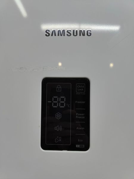 Морозильная камера Samsung RZ90FSSW 270л 190W sn V13843AC700336M n596 000052766 фото