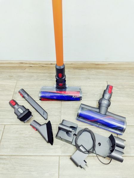 Пылесос вертикальный 2в1 Dyson V8 Absolute SV10 000026396 фото