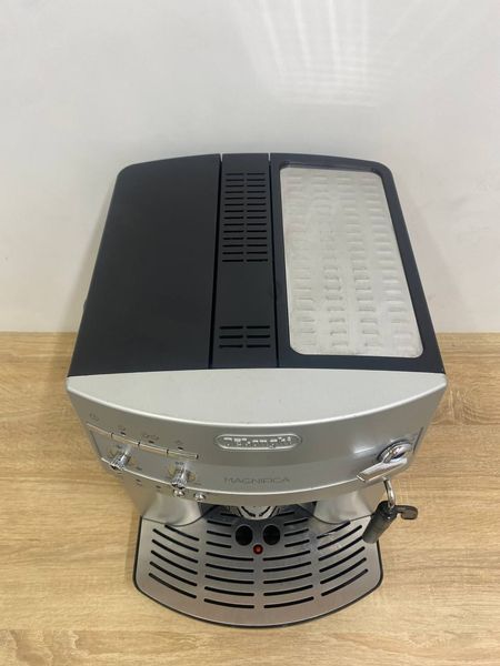 Кофемашина Delonghi Magnifica ESAM 4000 B 1350W sn 74015 000048837 фото
