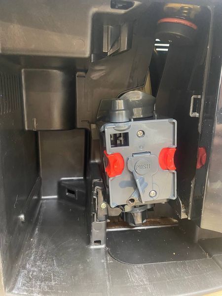 Кофемашина Delonghi Magnifica ESAM 4000 B 1350W sn 74015 000048837 фото