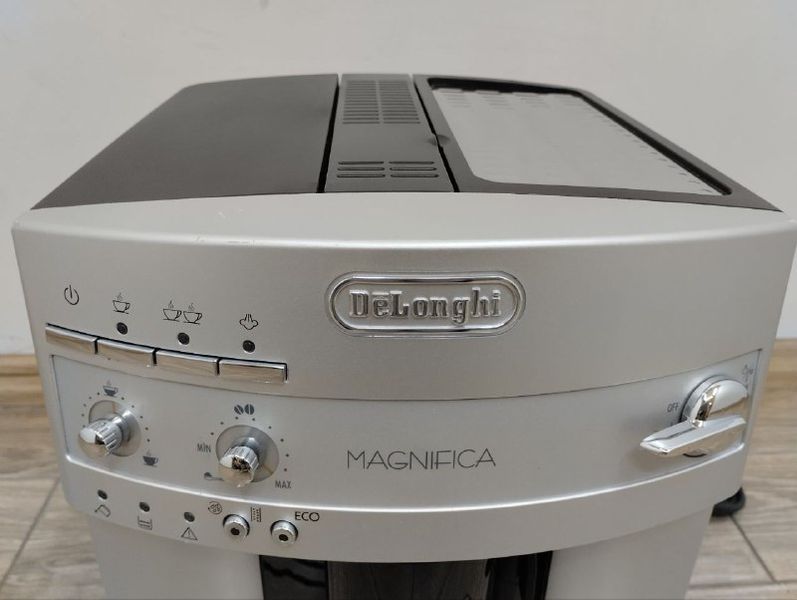 Кавомашина Delongh Magnifica ESAM3200 sn 04128 000046757 фото
