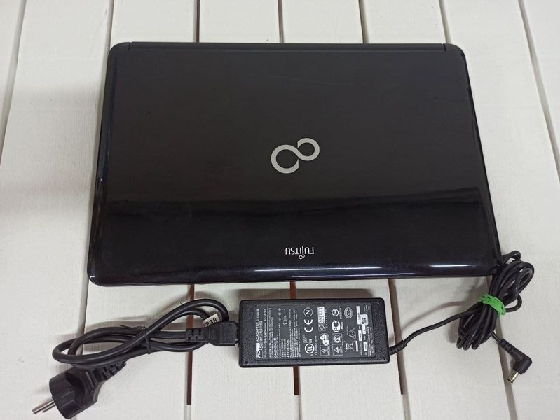 Ноутбук Fujitsu LifeBook AH530 000034718 фото