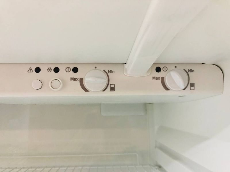 Холодильник двокамерний Electrolux ERB34250W8 188+118 л 160w sn 83103625_п13_н318 000045577 фото