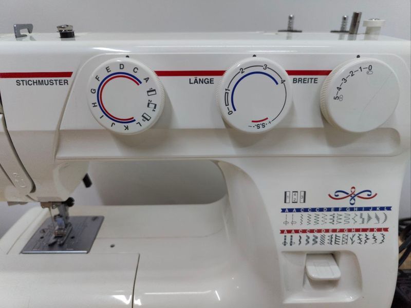 Швейна машина W6 Sewing Machine N 1235 61 85W sn 124012969 000049625 фото