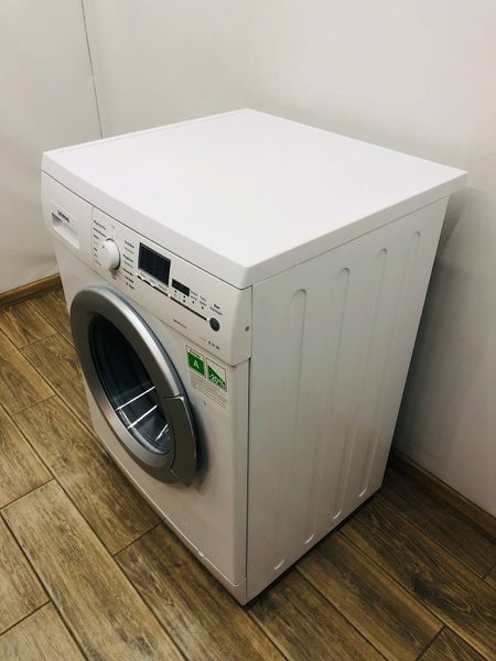 Стиральная машина Siemens VarioPerfect Runner WM14E4R3 08 000043942 фото