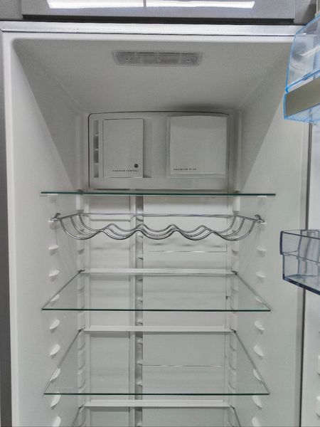 Холодильник однокамерный Husqvama QR2662X 40W 359л sn 54040017 n 457 000049668 фото