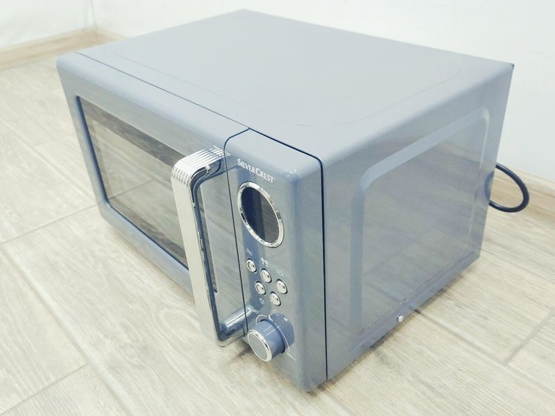Мікрохвильова піч SilverCrest SMWC 700 B3 1050w sn 01993121 000032255 фото