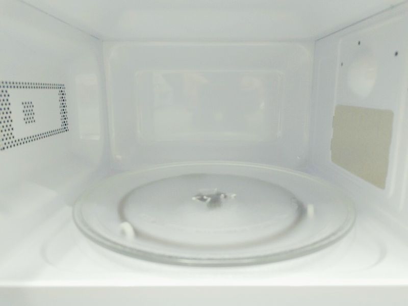 Мікрохвильова піч SilverCrest SMWC 700 B3 1050w sn 01993121 000032255 фото