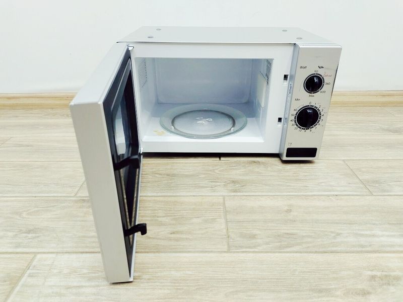 Мікрохвильова піч LG MS 192VUTT 1200w sn D0BTAKK00645 000036922 фото