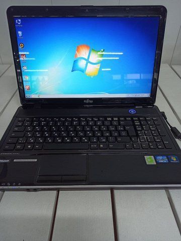 Ноутбук Fujitsu LifeBook AH531 000034727 фото