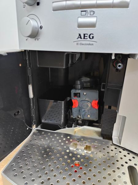 Кавомашина AEG caffe grande CG6600 1350W sn 13100084 000050079 фото