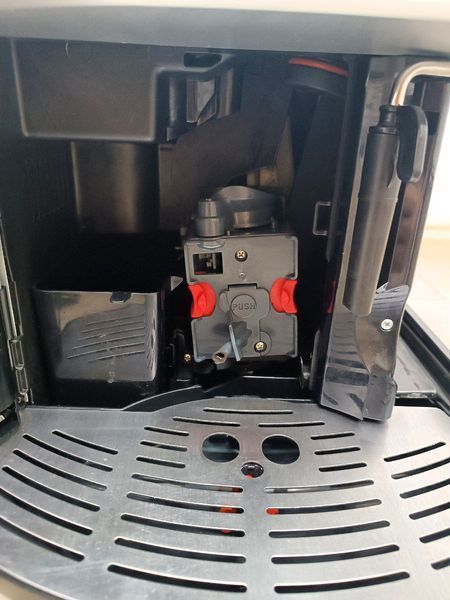 Кофемашина Delonghi Magnific ESAM2200 S 1350W sn 72815 000049311 фото
