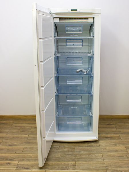 Морозильна шафа Electrolux EUF23391W 238w 217л 6 полиць sn 04600173 000028767 фото
