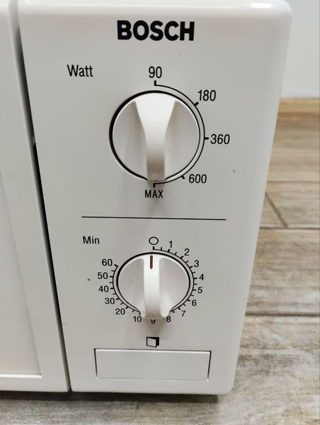 Микроволновая печь Bosch HMT702A 02FD 1050W sn 4140WRA029P 000047702 фото