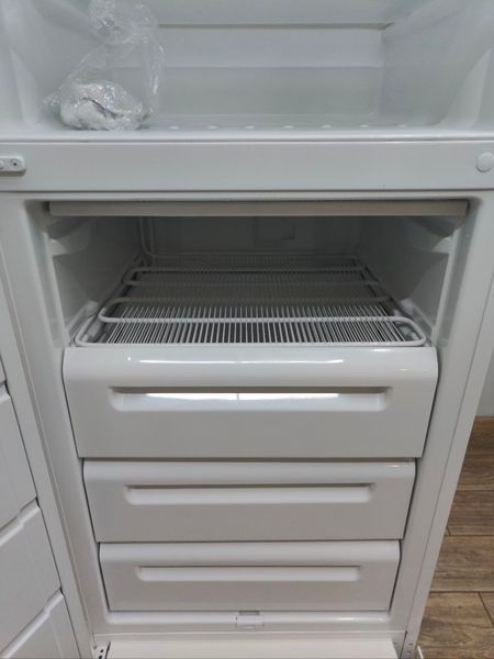Холодильник двокамерний Husqvarna GM360KF160W 188+127л sn 74106964 n 453 000049665 фото