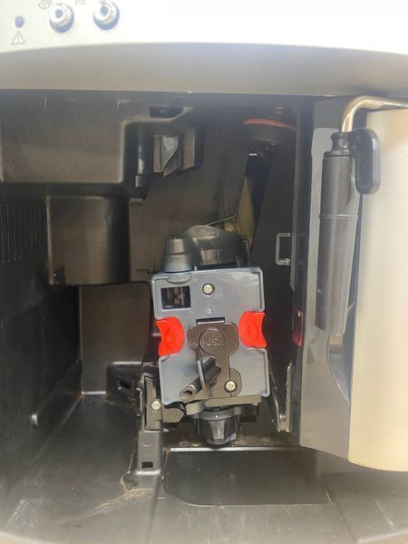 Кофемашина Delonghi Magnifica 1350w ESAM3200 S 000048834 фото