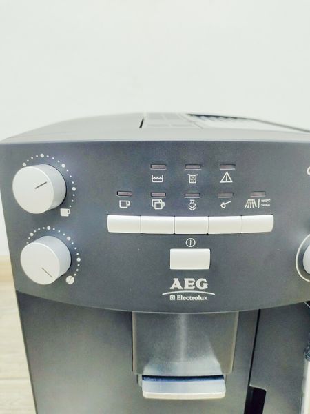 Кавомашина AEG Caffe Silenzio CS 5000 1350w sn 90702364 000024682 фото