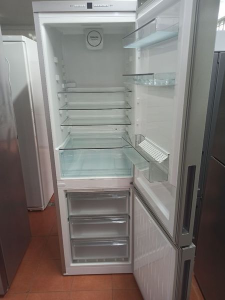 Холодильник двухкамерный Miele KFN 28132 D 000035513 фото