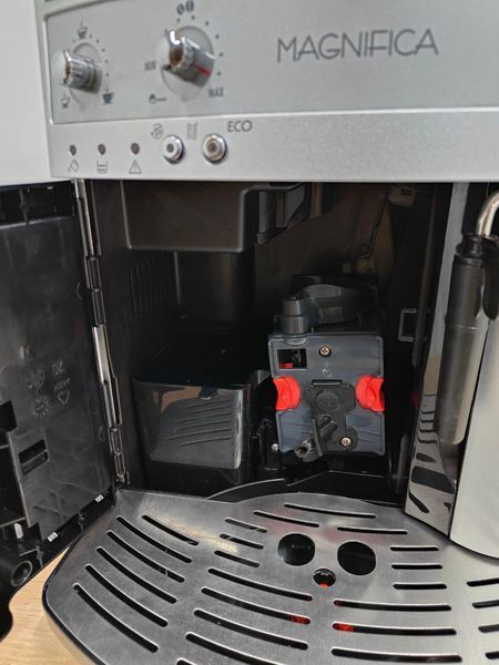 Кавомашина Delonghi Magnifica ESAM3200,S 1450W sn 21330 000050081 фото