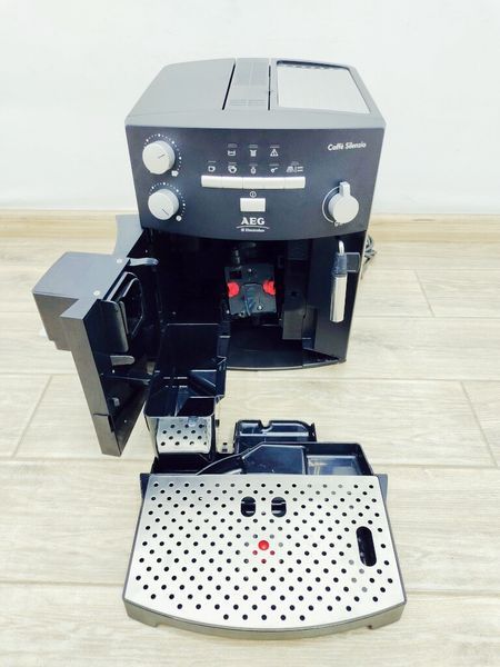 Кавомашина AEG Caffe Silenzio CS 5000 1350w sn 90702364 000024682 фото
