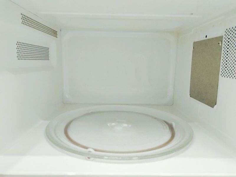 Мікрохвильова піч Jan Kolbe MS 257EL 1300w sn 203NE05527 000037658 фото