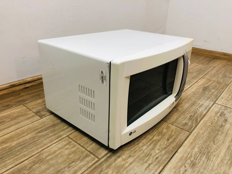 Мікрохвильова піч LG MS 2324B 1250w sn 604TAEJ00540 000040993 фото