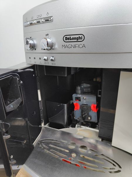 Кофемашина Delonghi Magnifica ESAM03.120.S 1450W sn 41122 000050073 фото