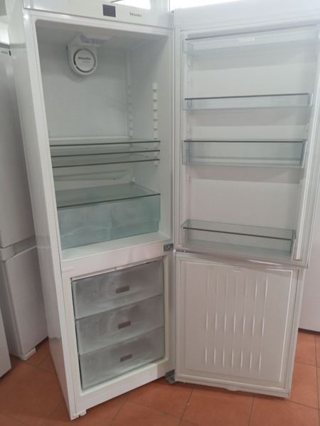 Холодильник двухкамерный Miele KFN 28032 D WS 000035510 фото