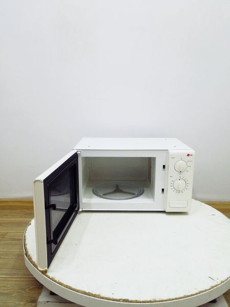 Мікрохвильова піч LG MS 1905CUW 1150w sn 803NE20690 000035325 фото