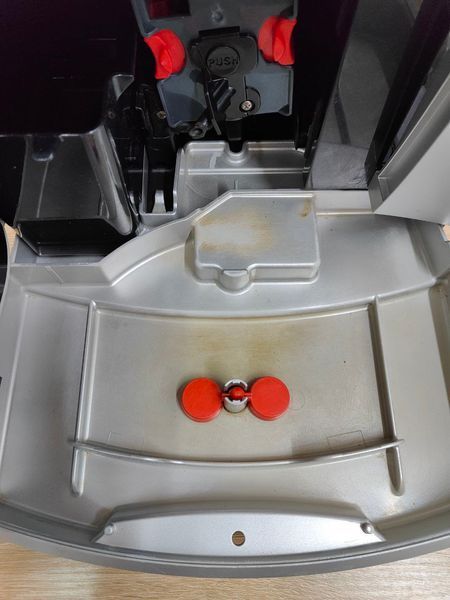 Кофемашина Delonghi Magnifica ESAM03.120.S 1450W sn 41122 000050073 фото
