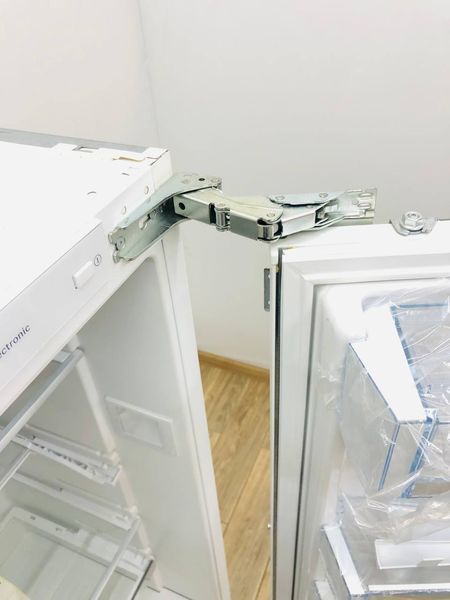Холодильник однокамерний вбудований Bosch KIF51AFE0 01 159+61л 90w sn 0209 00426_п 3 н 171 000040904 фото