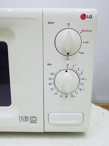Мікрохвильова піч LG MS 1905CUW 1150w sn 803NE20690 000035325 фото