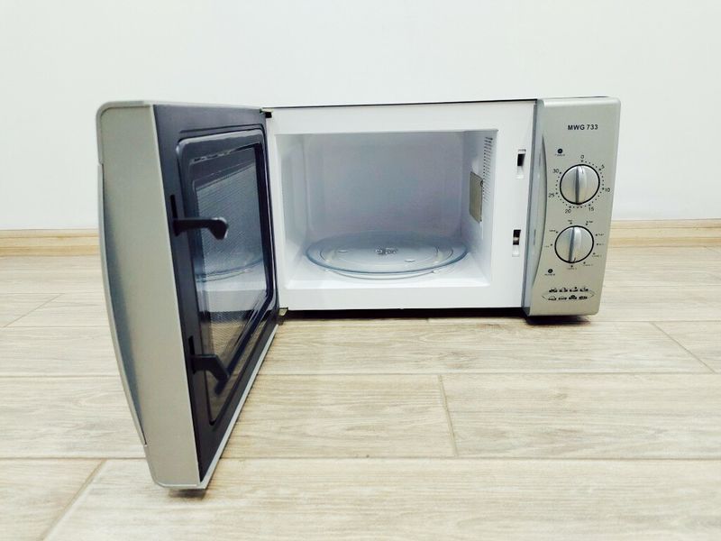 Мікрохвильова піч Clatronic MWG 733 1200w гриль 1000w sn S025W13645 000038746 фото