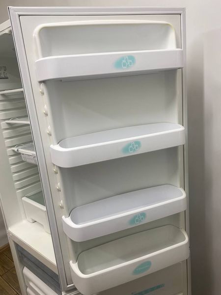 Холодильник двокамерний Electrolux ER8501B 160W 237+ 82л sn 21706036 n399 000048423 фото