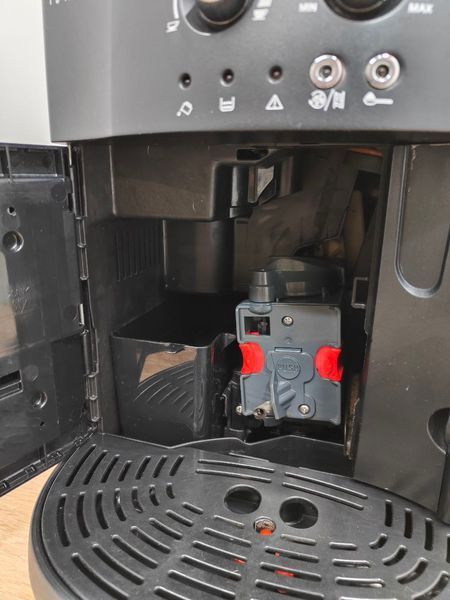 Кавомашина Delonghi Magnifica ESAM4000.B 1350W sn 74015 000050075 фото
